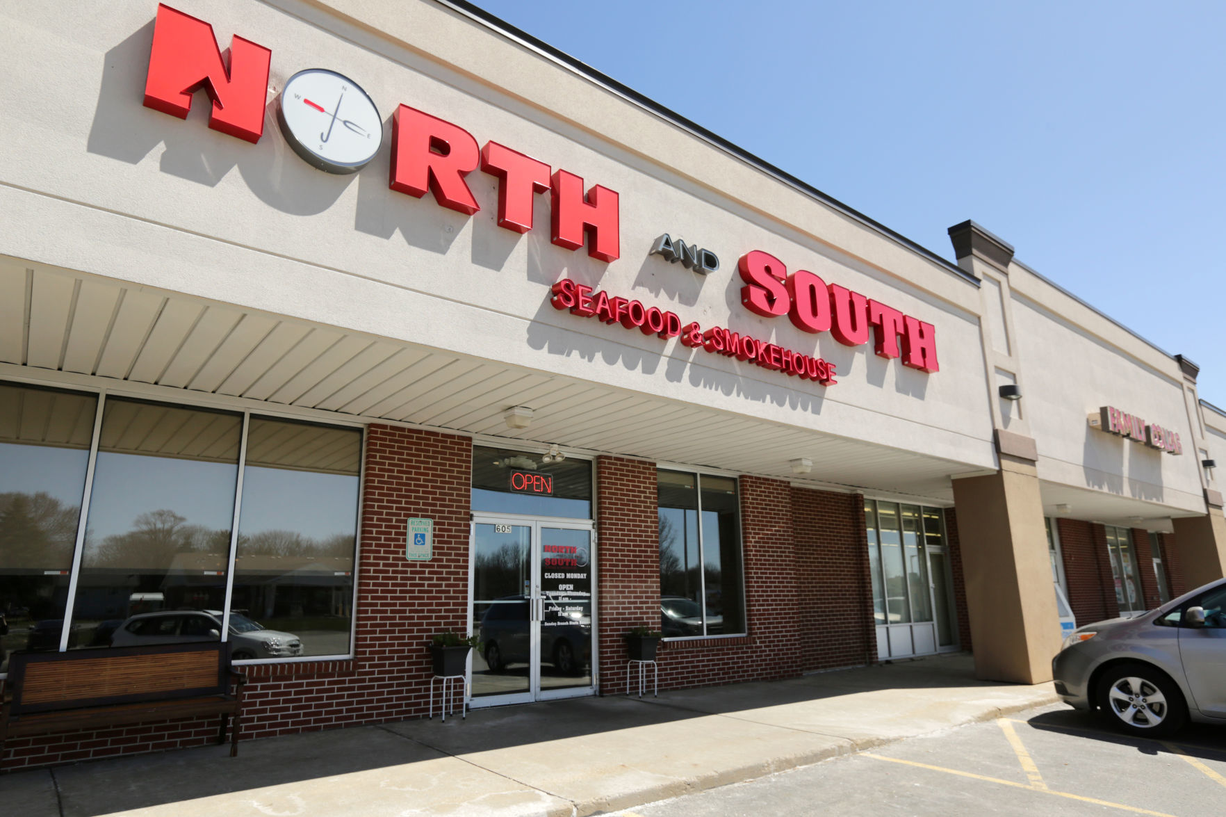 North and South Seafood and Smokehouse, DeForest